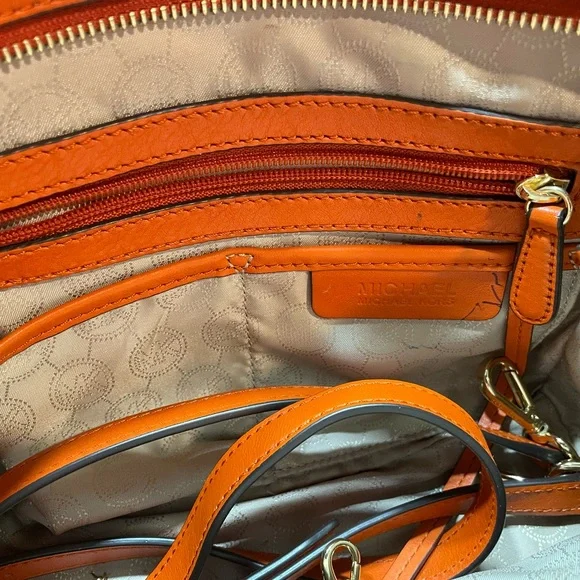 Michael Kors Tangerine Hamilton Satchel with lock and key.🔐 - Picture 5 of 5